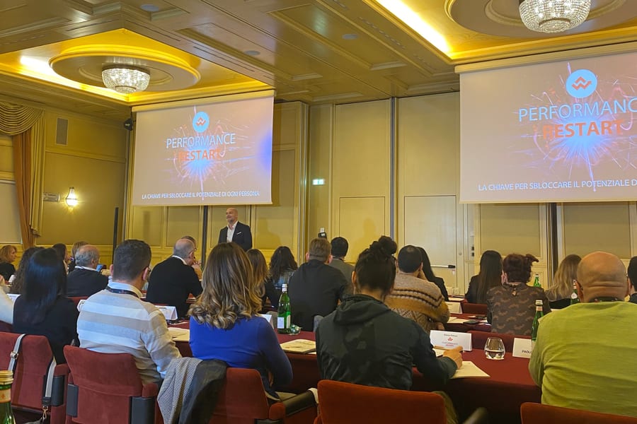 Partecipanti in aula durante un evento di formazione